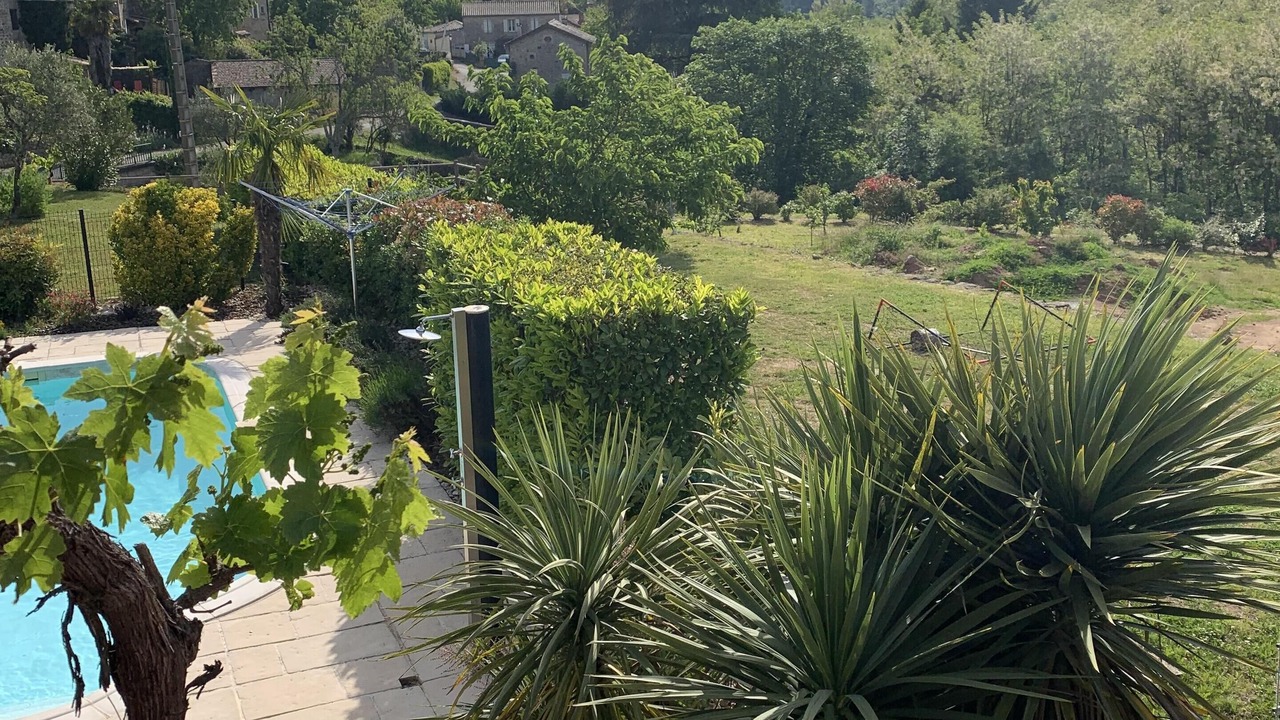 Photo of Outdoor in Ribes