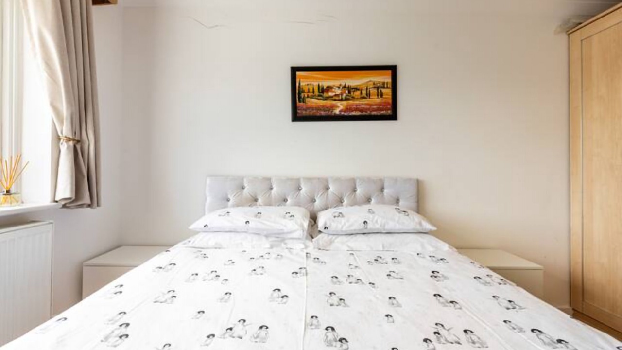 Photo of Bedroom in Coombe Hill