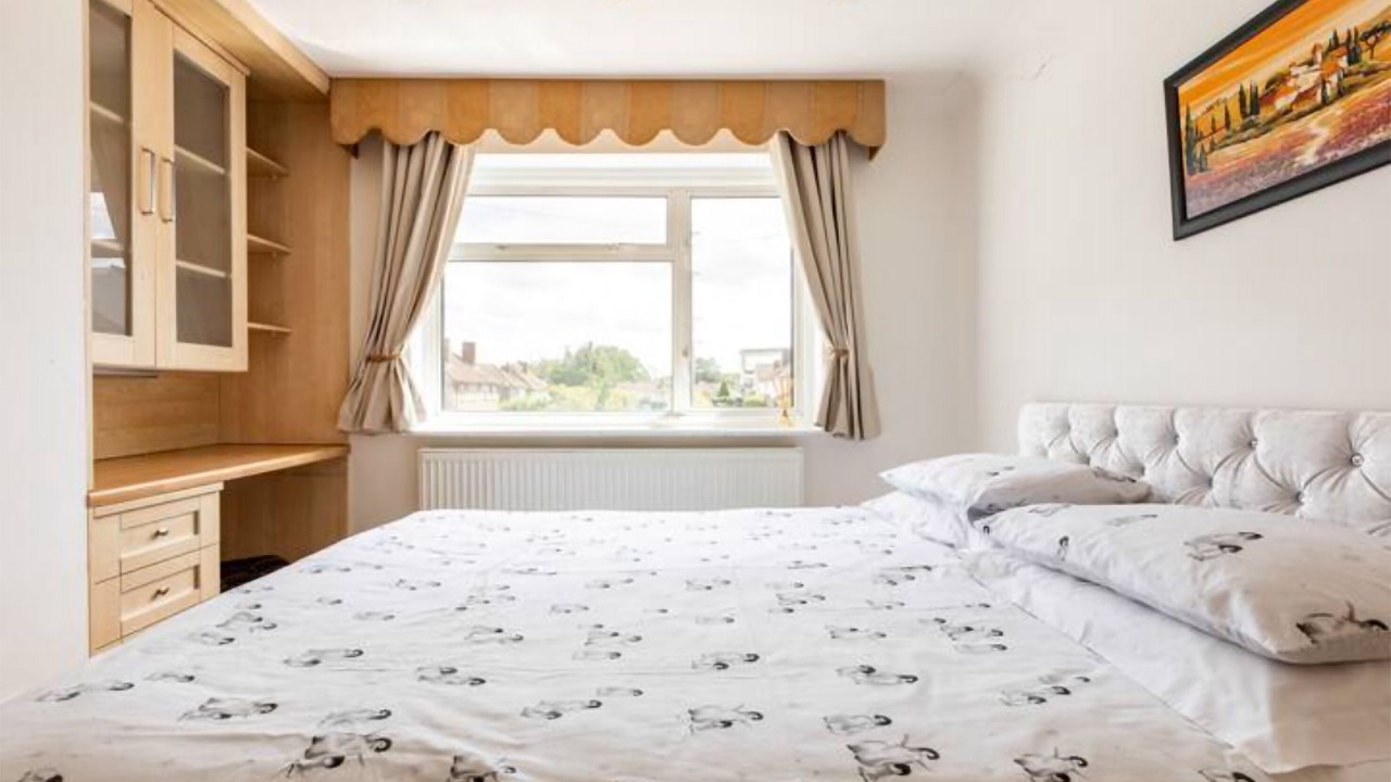 Photo of Bedroom in Coombe Hill