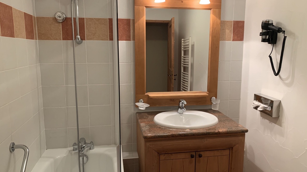 Photo of Bathroom in Arc-1950