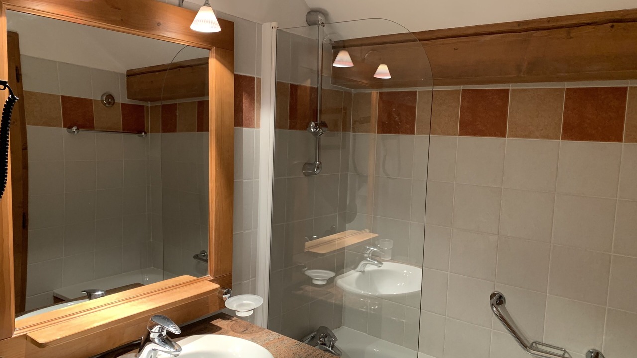 Photo of Bathroom in Arc-1950