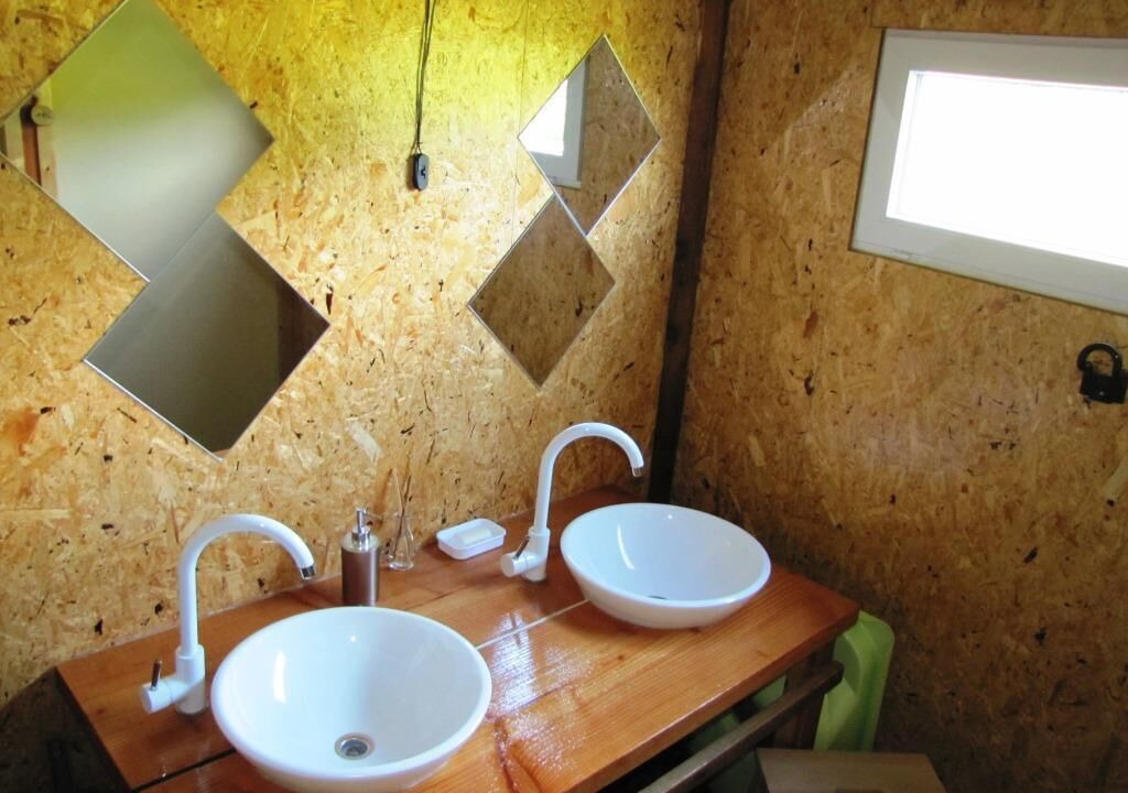 Photo of Bathroom in Engravies