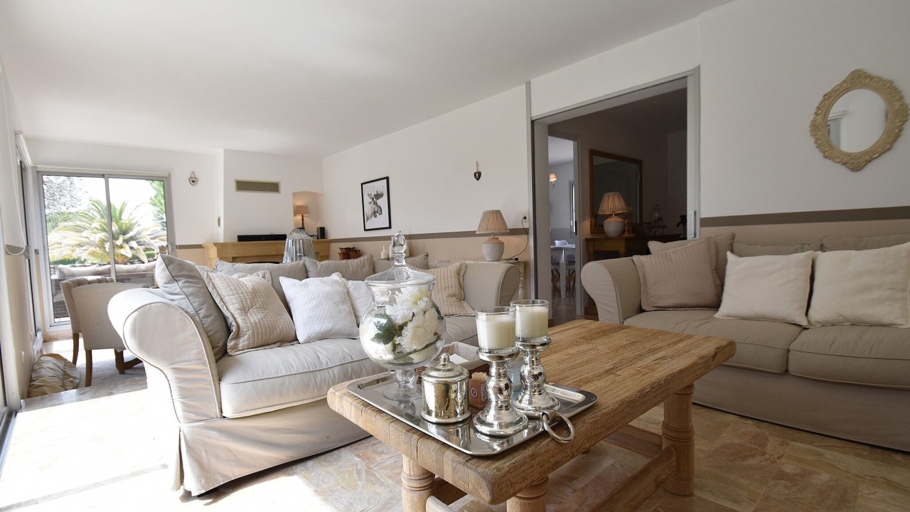 Photo of Livingroom in Saint-Quentin-la-Poterie