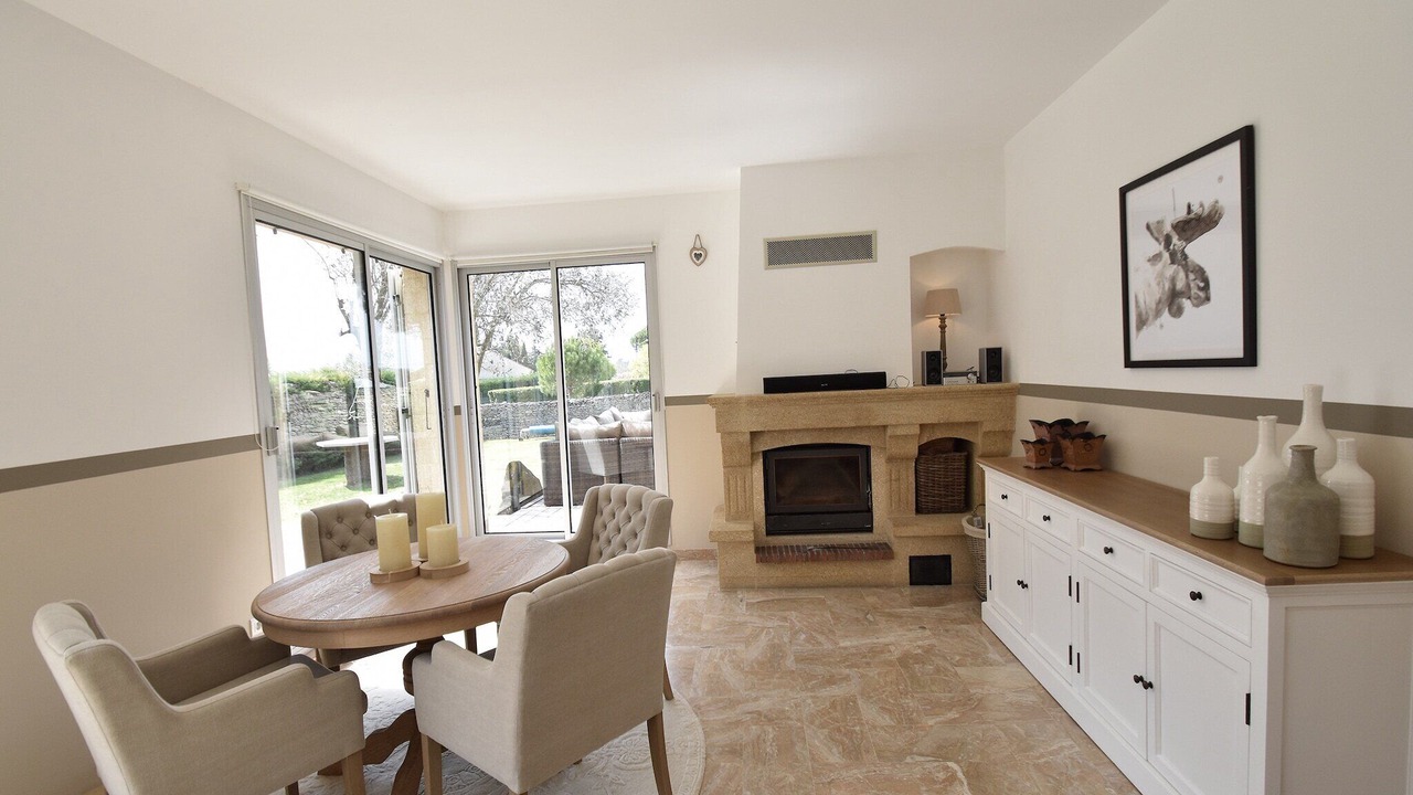 Photo of Livingroom in Saint-Quentin-la-Poterie