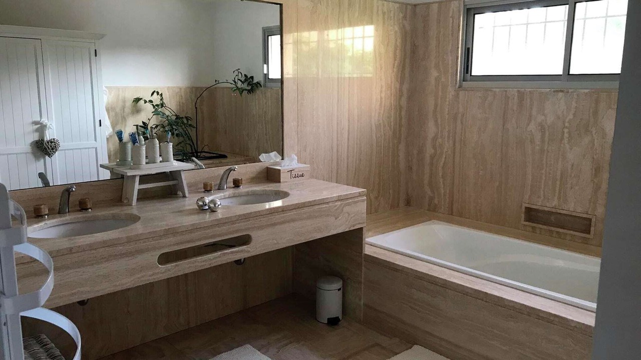 Photo of Bathroom in Saint-Quentin-la-Poterie