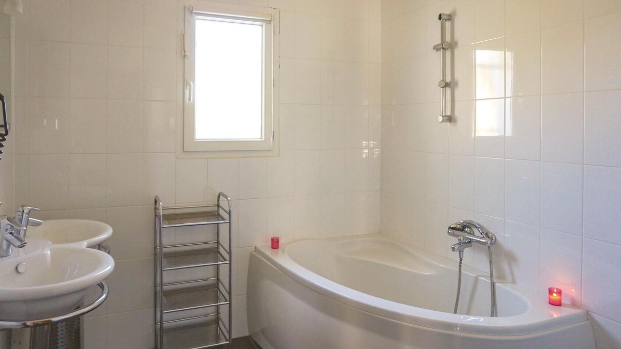 Photo of Bathroom in Prades-sur-Vernazobre