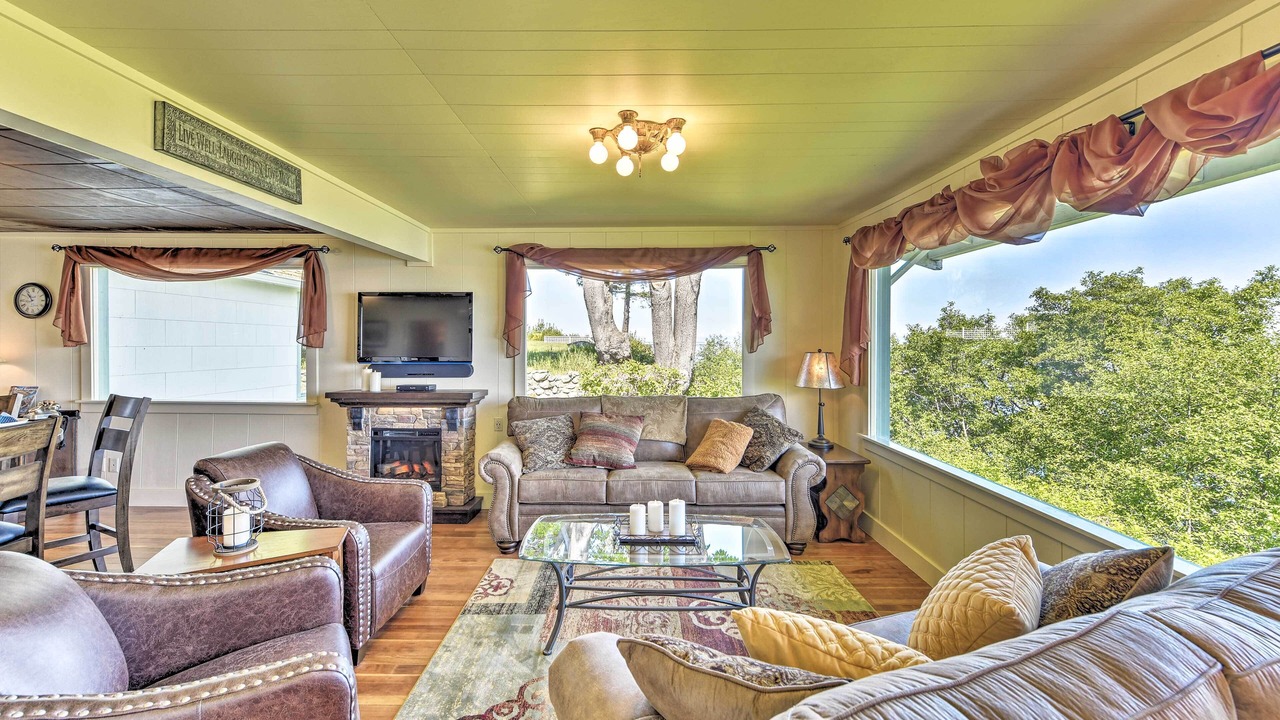 Photo of Livingroom in Port Angeles