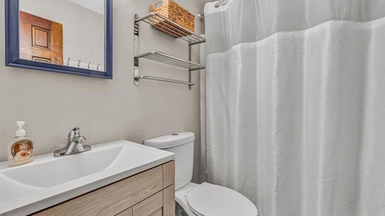 Photo of Bathroom in Huddleston