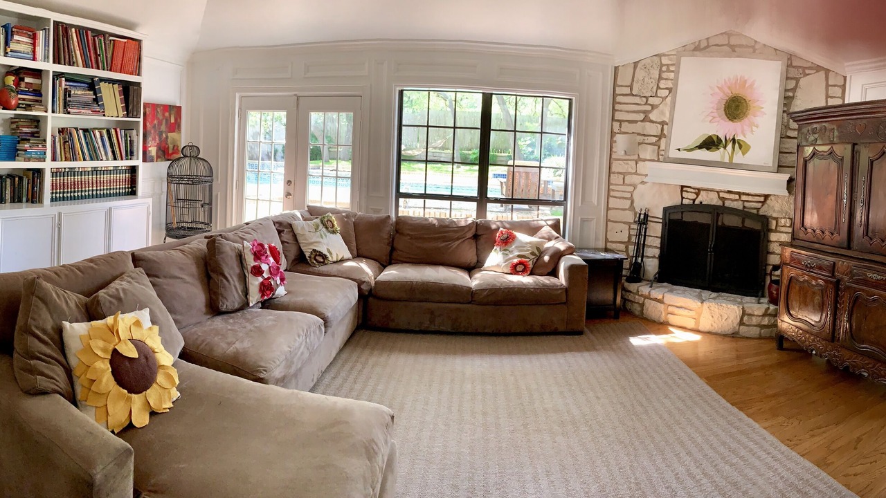 Photo of Livingroom in Bee Cave Woods
