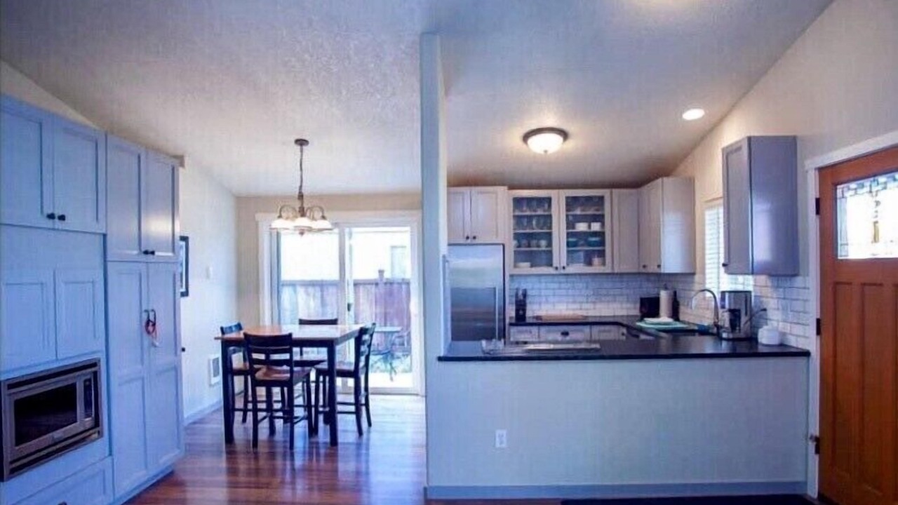 Photo of Others in Sisters