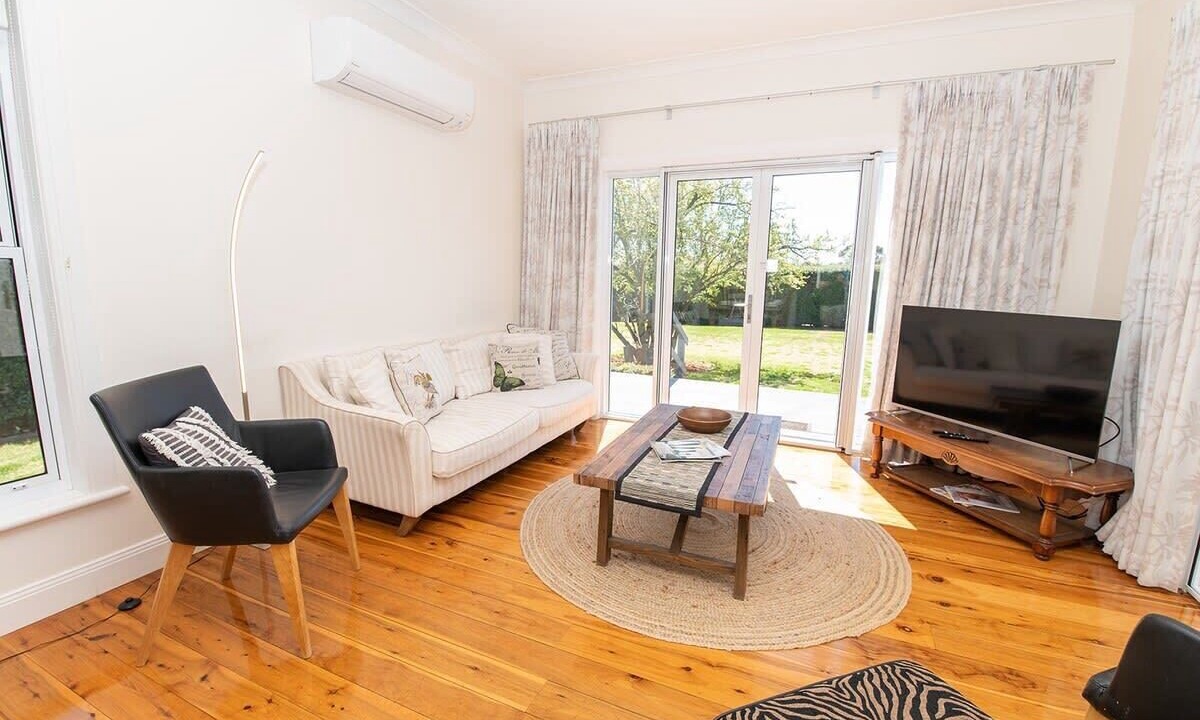 Photo of Livingroom in Orange