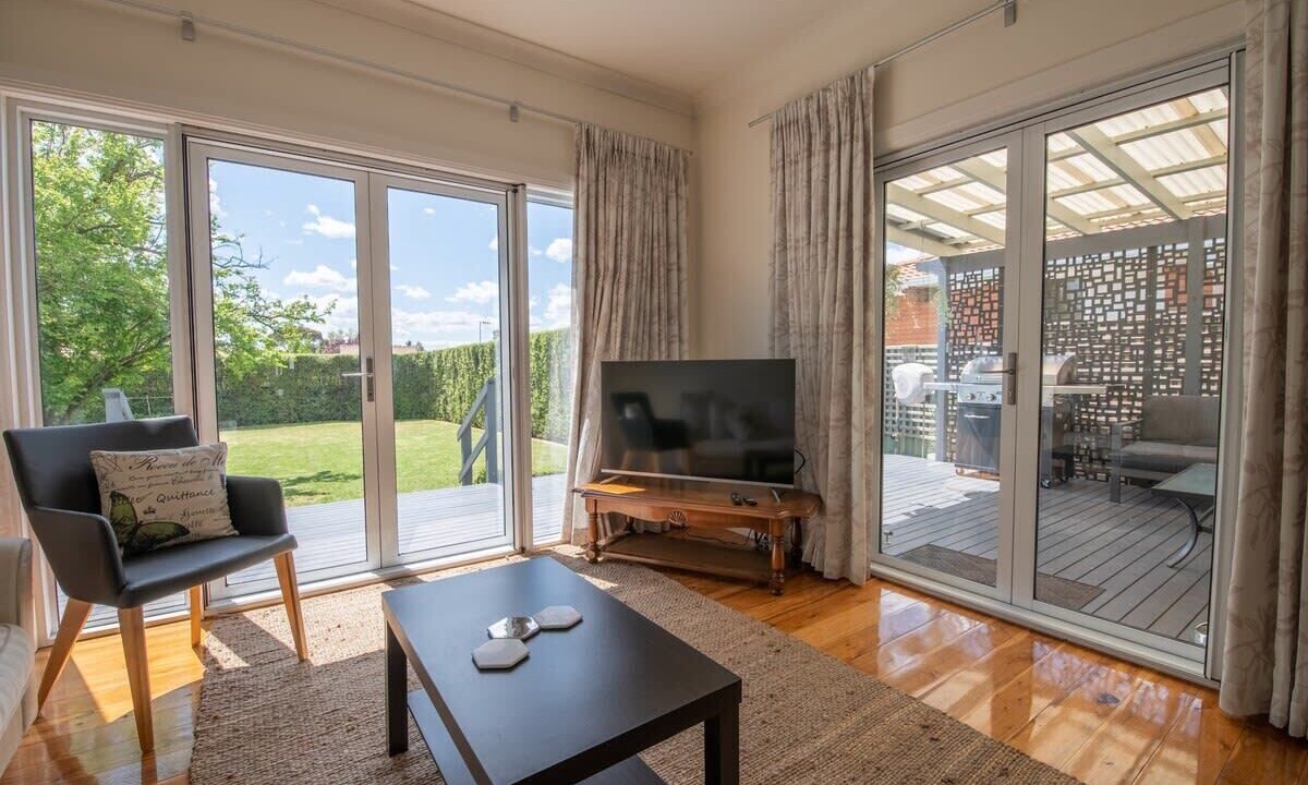 Photo of Livingroom in Orange