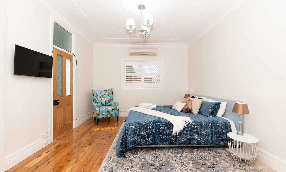 Photo of Bedroom in Orange