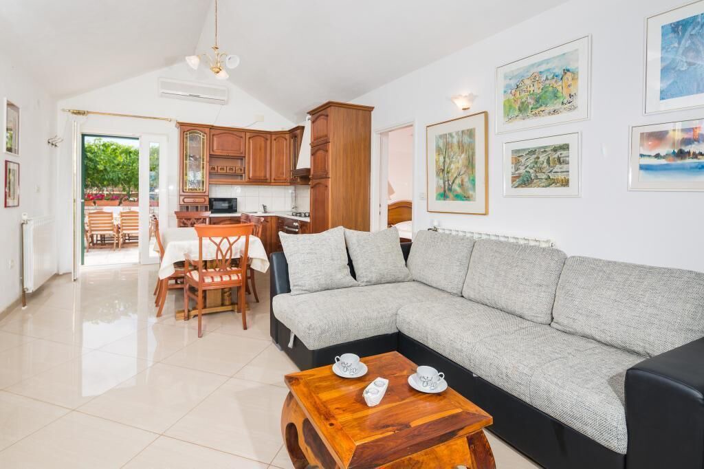 Photo of Livingroom in Mirce