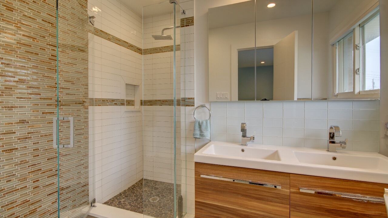 Photo of Bathroom in Lido Beach