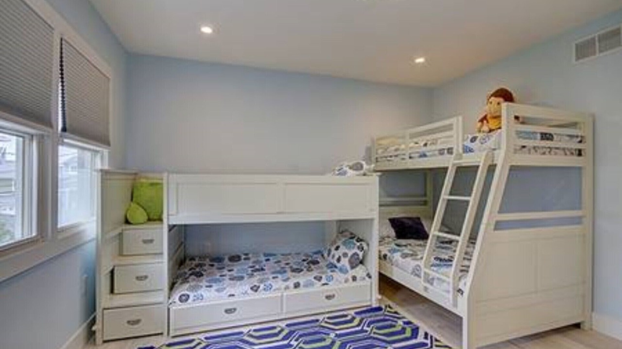 Photo of Bedroom in Lido Beach