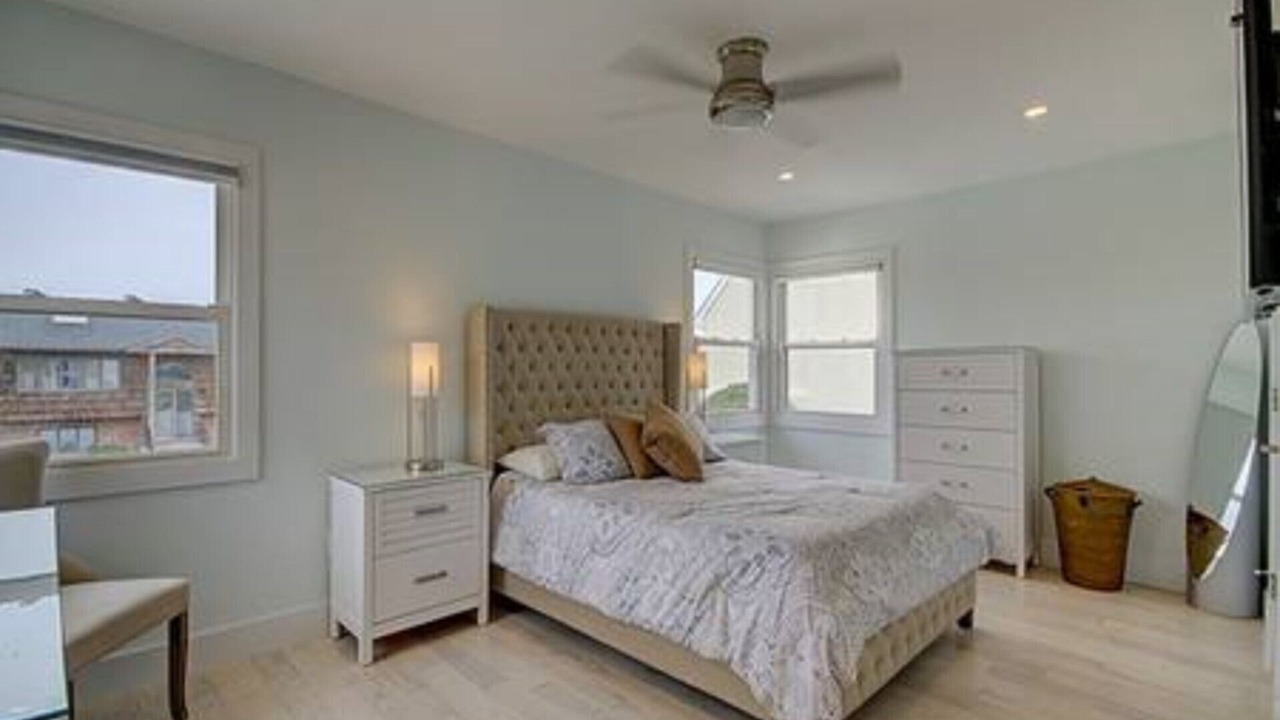 Photo of Bedroom in Lido Beach