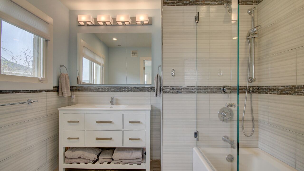 Photo of Bathroom in Lido Beach