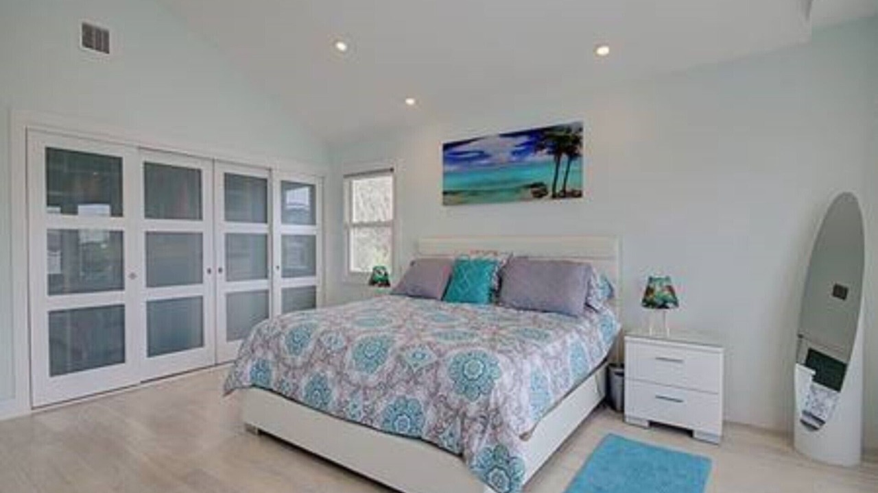 Photo of Bedroom in Lido Beach