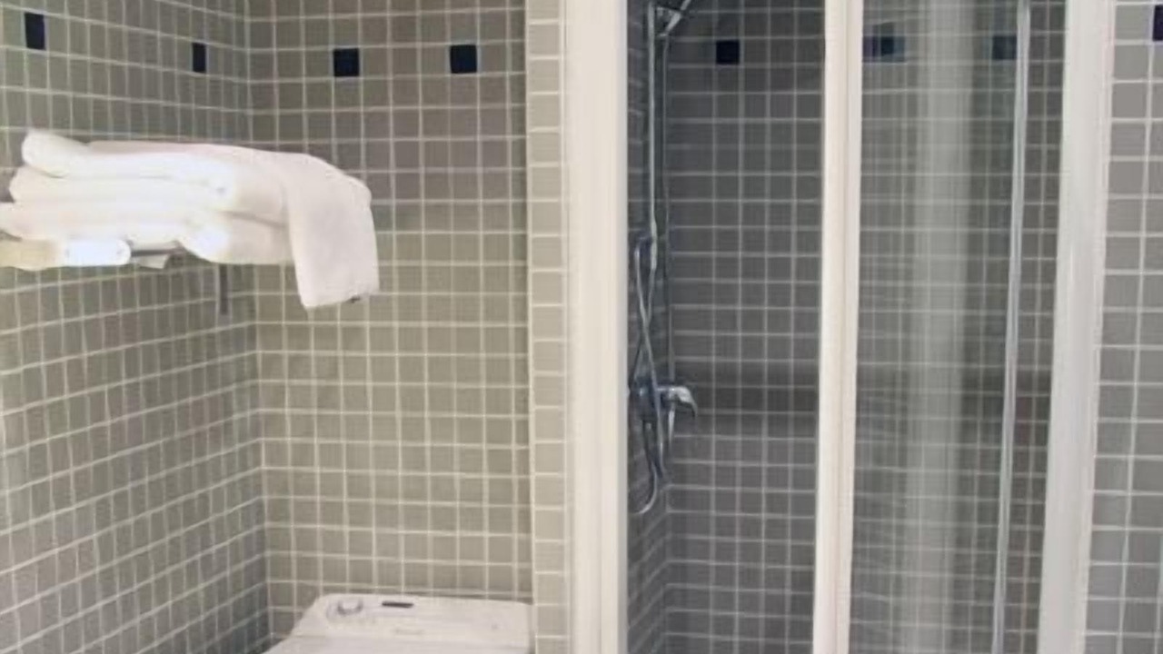 Photo of Bathroom in Quartier Saint-Ambroise