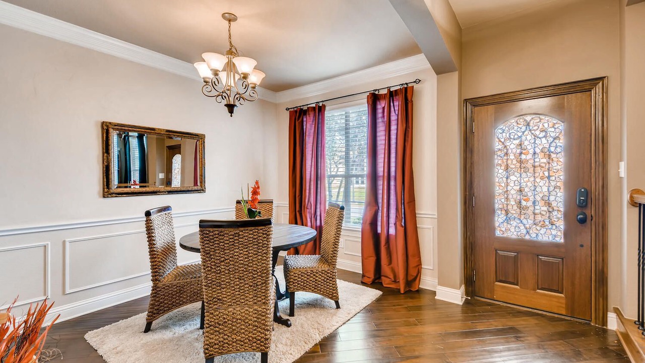Photo of Livingroom in Las Colinas