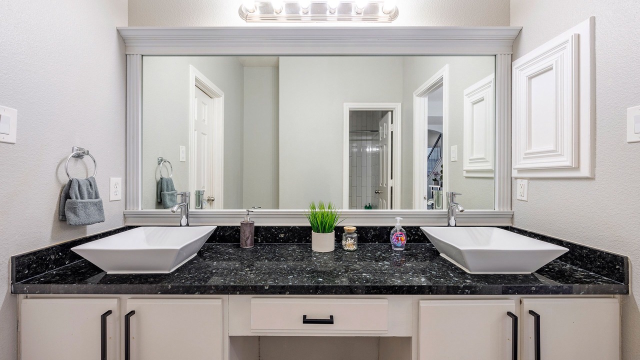 Photo of Bathroom in Clodine