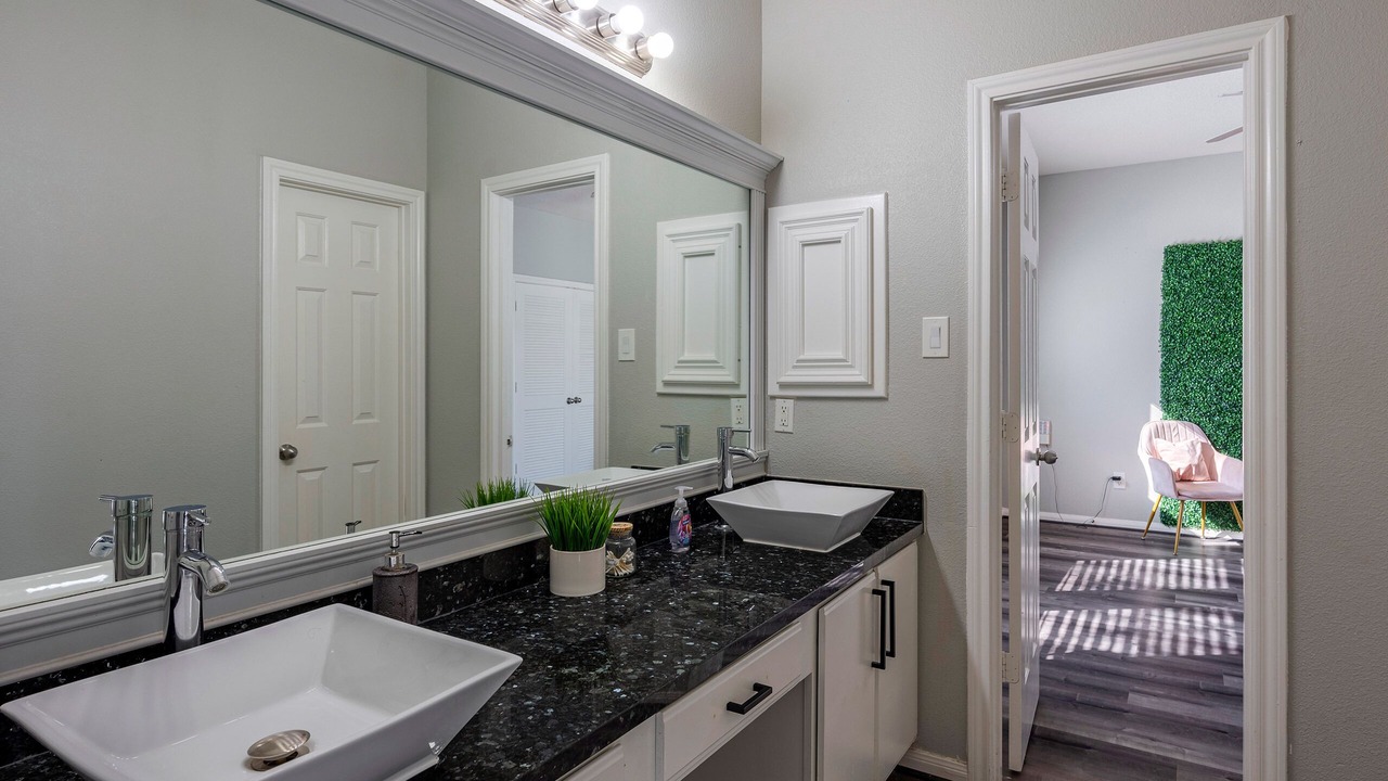 Photo of Bathroom in Clodine