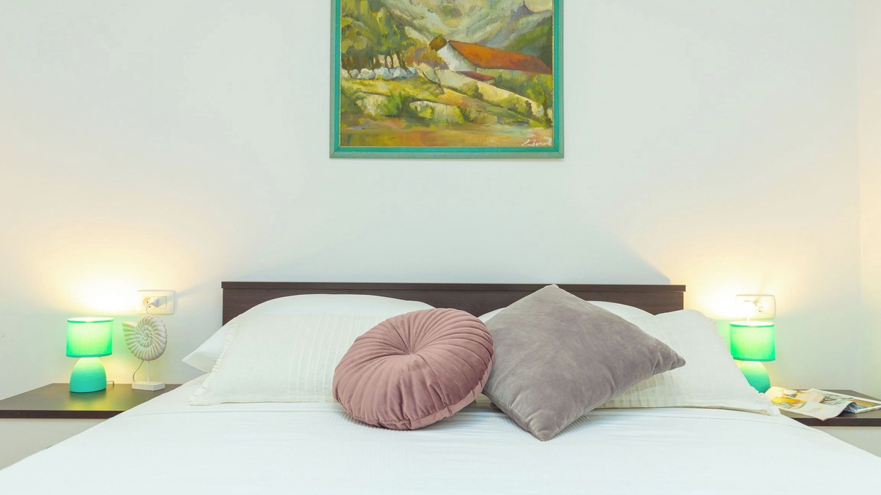 Photo of Bedroom in Pile