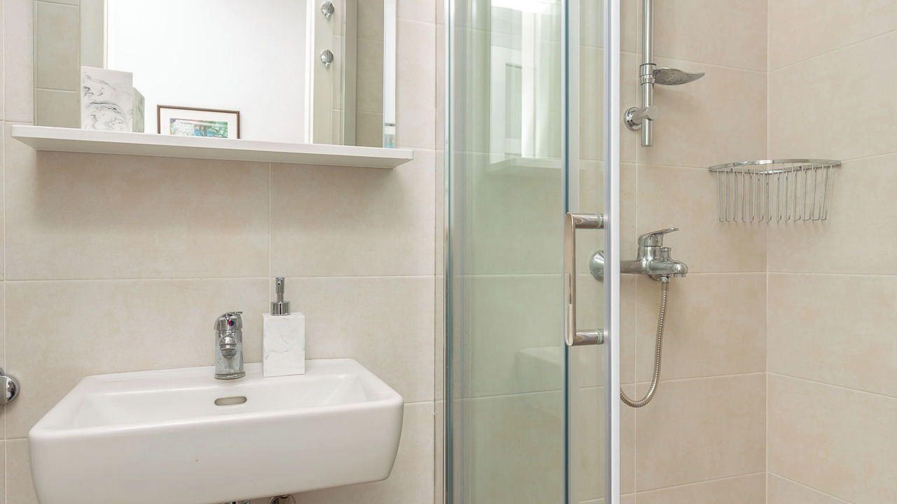 Photo of Bathroom in Pile