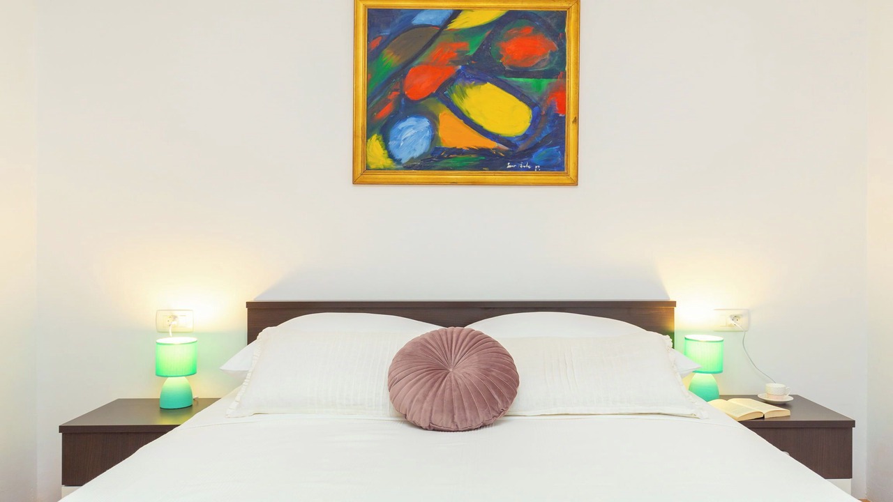 Photo of Bedroom in Pile