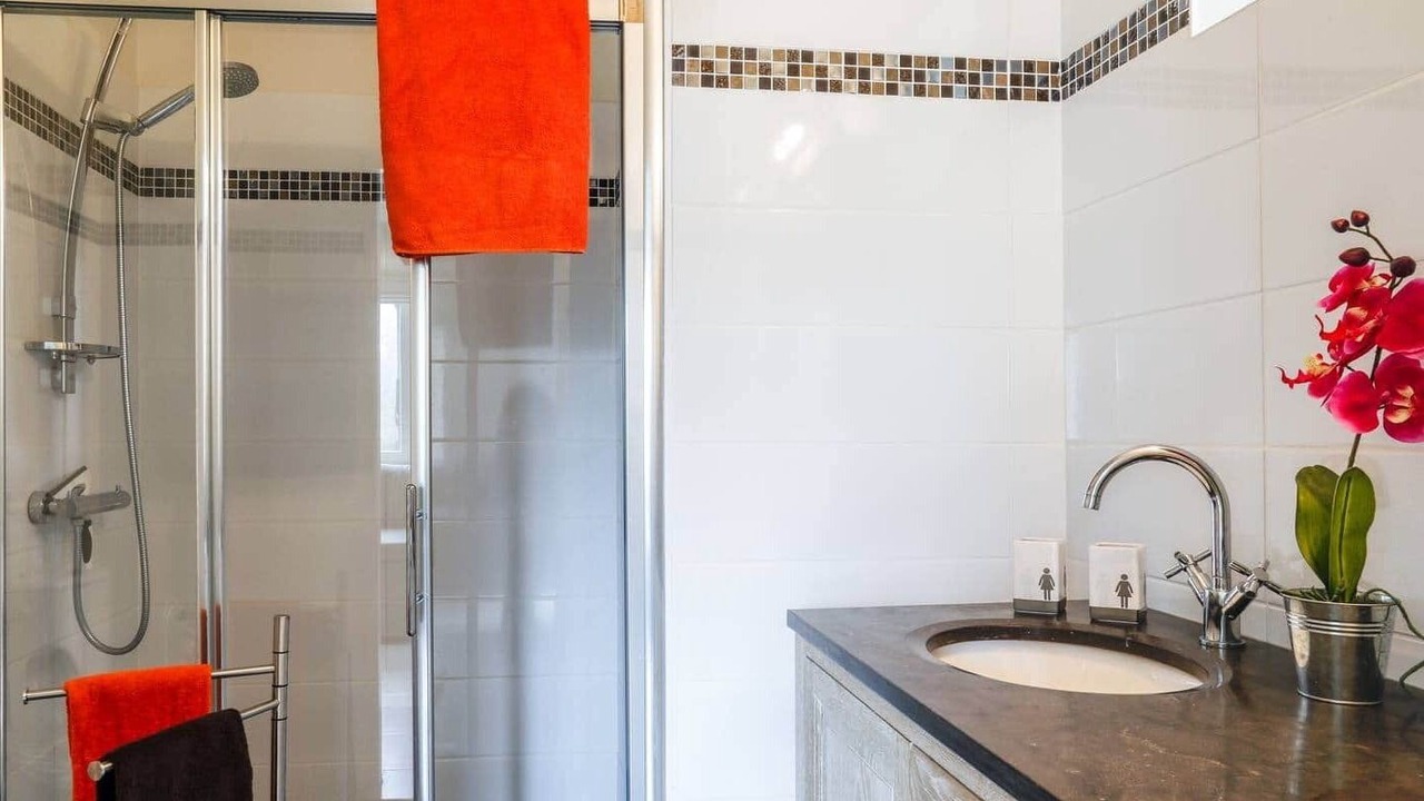 Photo of Bathroom in Continvoir