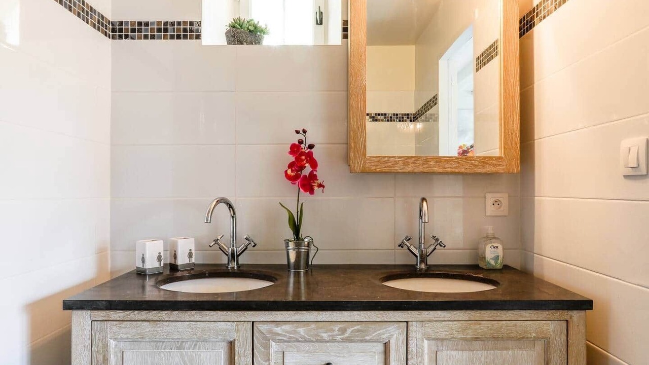 Photo of Bathroom in Continvoir