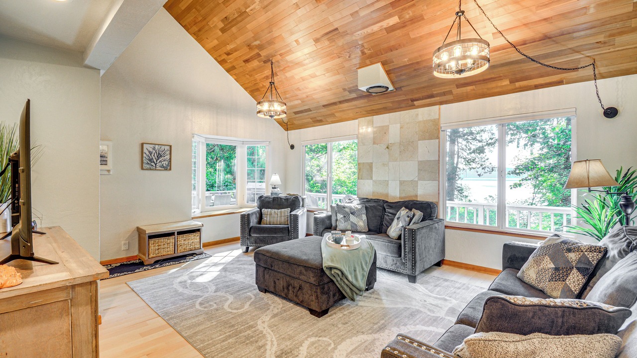 Photo of Bedroom in Potlatch