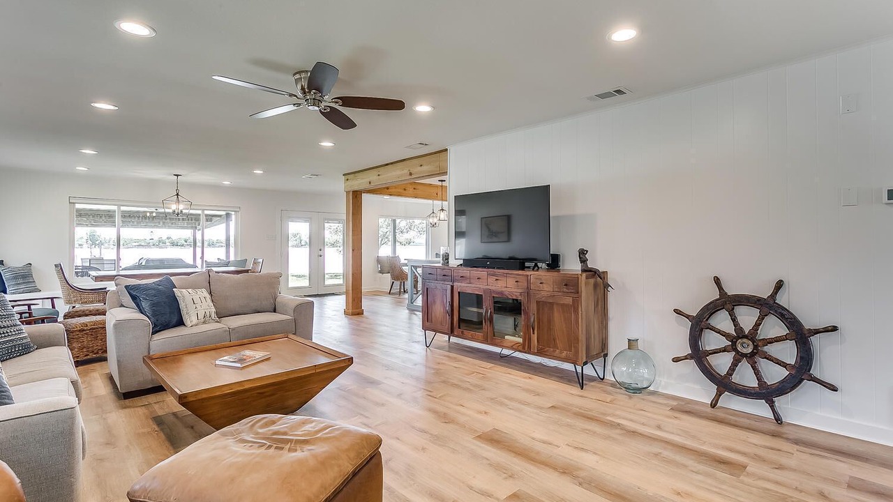 Photo of Livingroom in Graford
