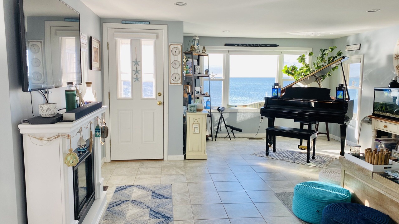 Photo of Livingroom in Westbrook Center