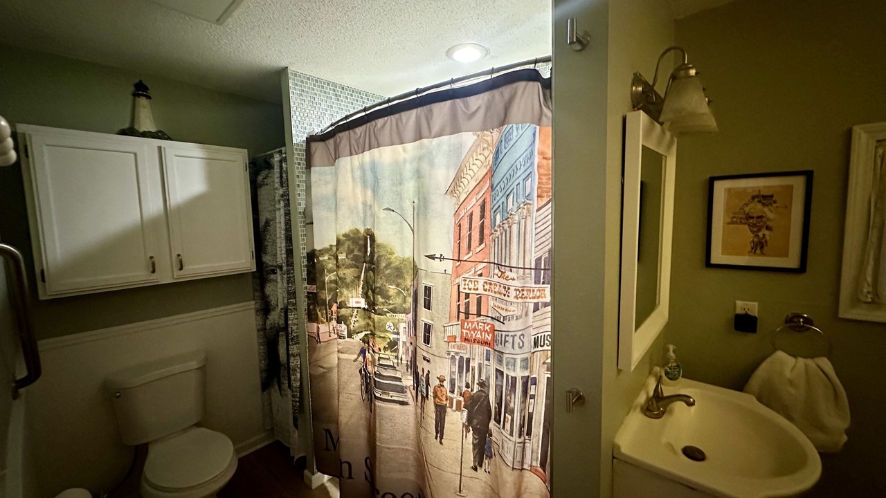 Photo of Bathroom in Hannibal
