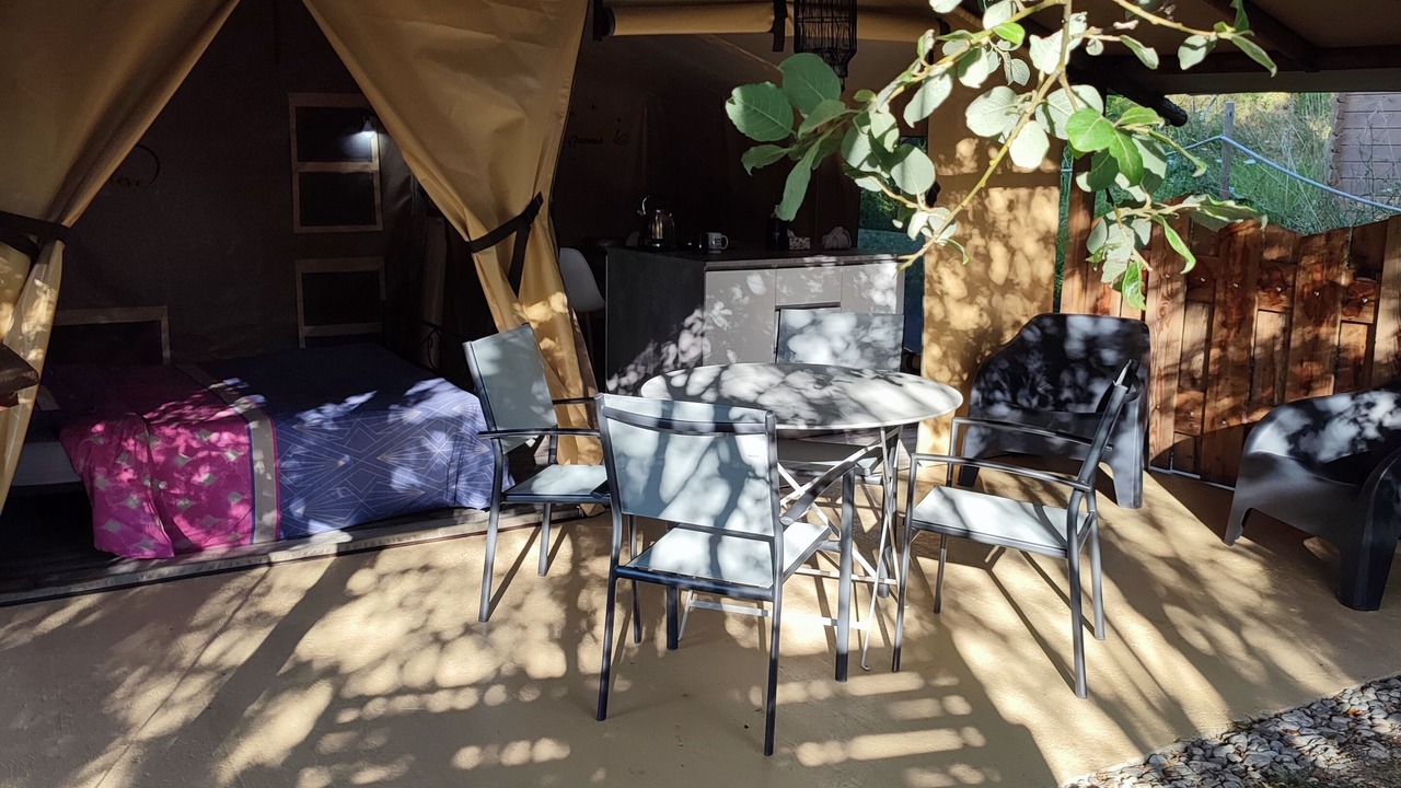 Photo of Outdoor in Engravies