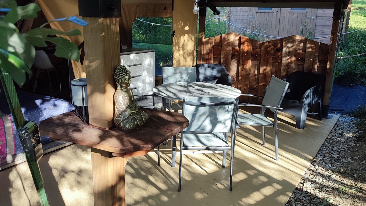Photo of Outdoor in Engravies