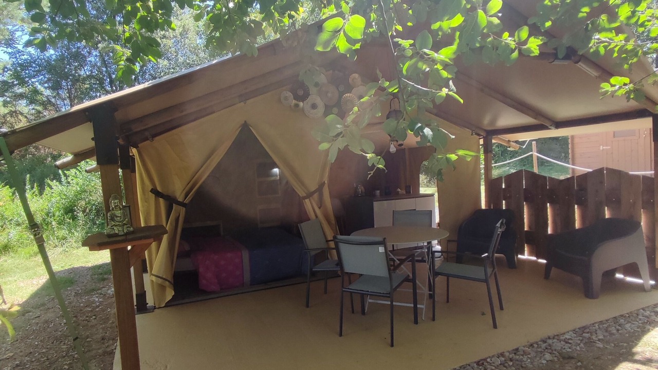 Photo of Outdoor in Engravies