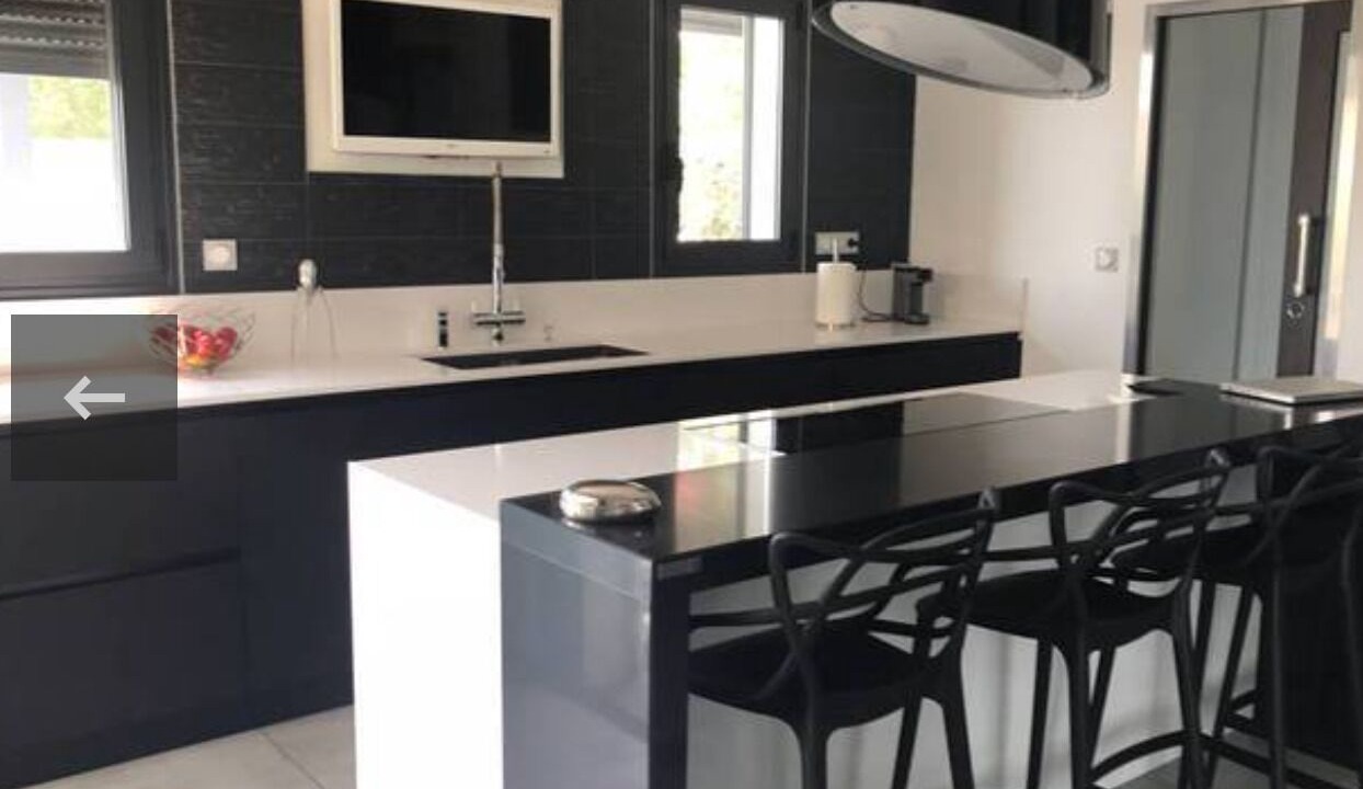 Photo of Kitchen in Saint-Series