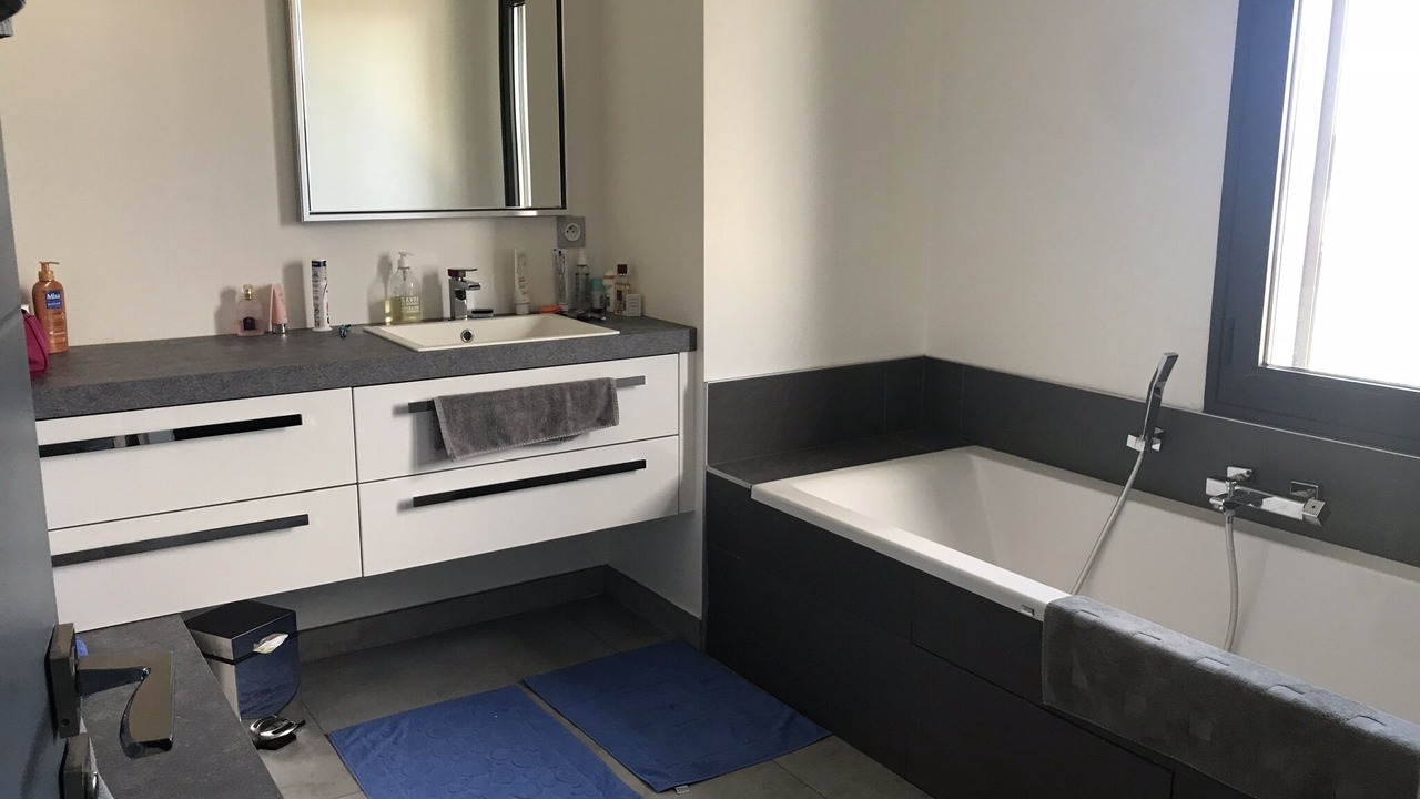 Photo of Bathroom in Saint-Series