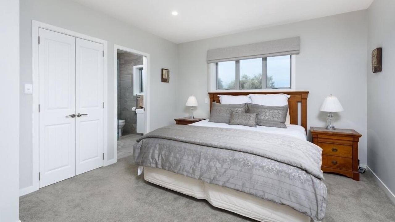 Photo of Bedroom in Omanu