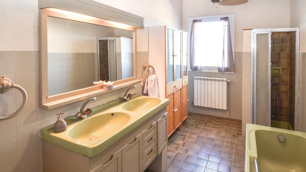Photo of Bathroom in Saint-Andre-d'Olerargues