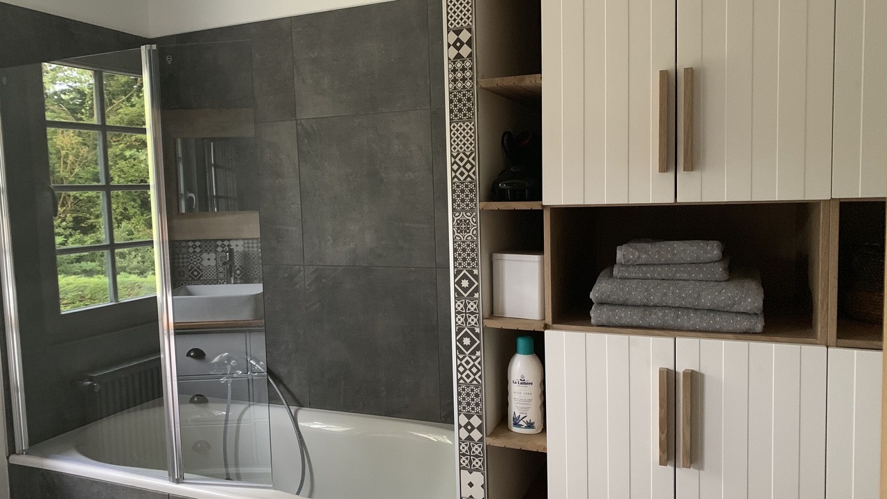 Photo of Bathroom in Saint-Quentin-en-Tourmont