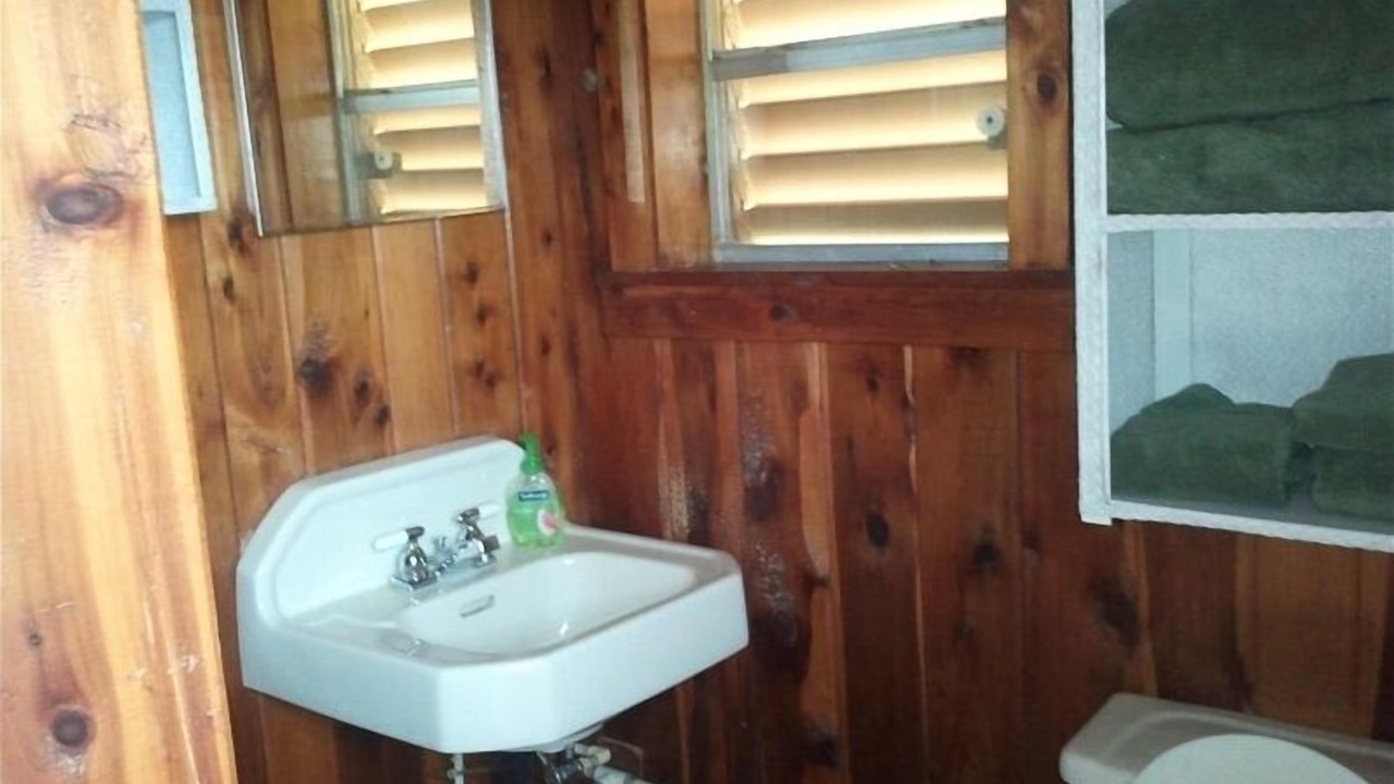 Photo of Bathroom in Pirates Beach