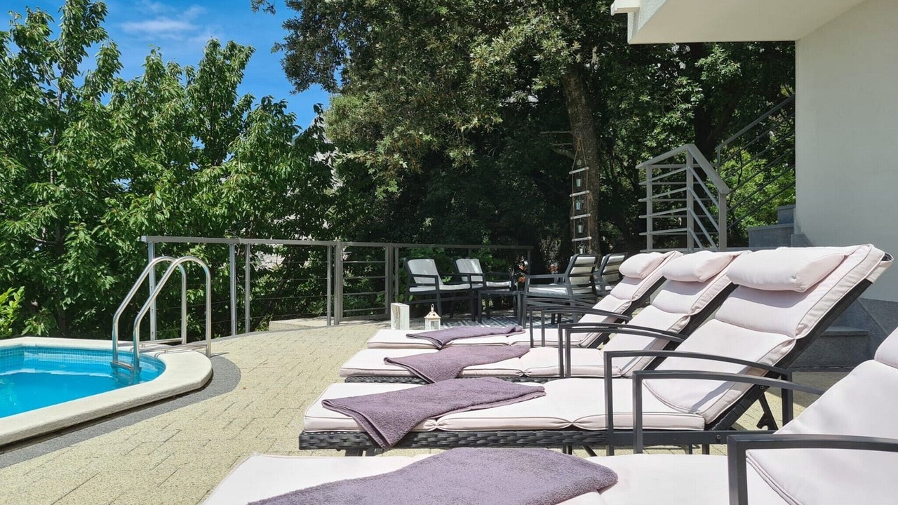 Photo of Outdoor in Bast