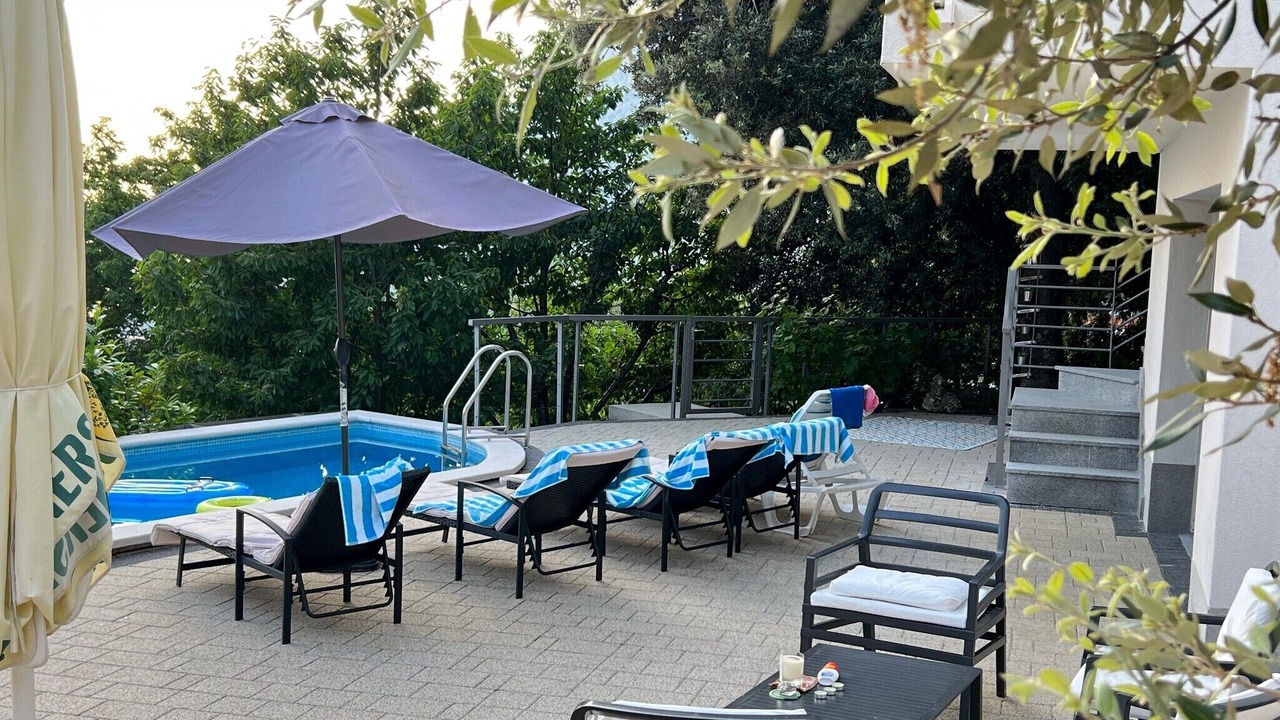 Photo of Outdoor in Bast
