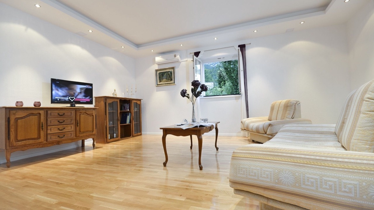 Photo of Livingroom in Bast