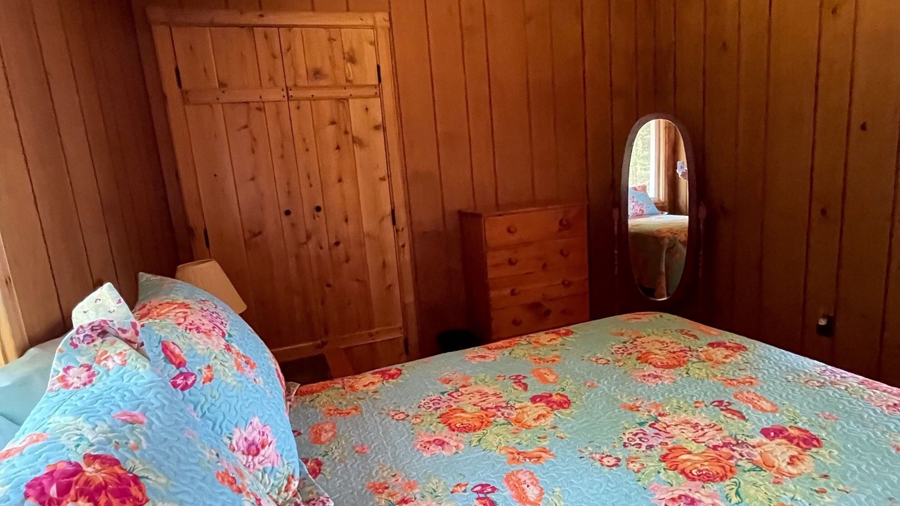 Photo of Bedroom in Crystal Falls
