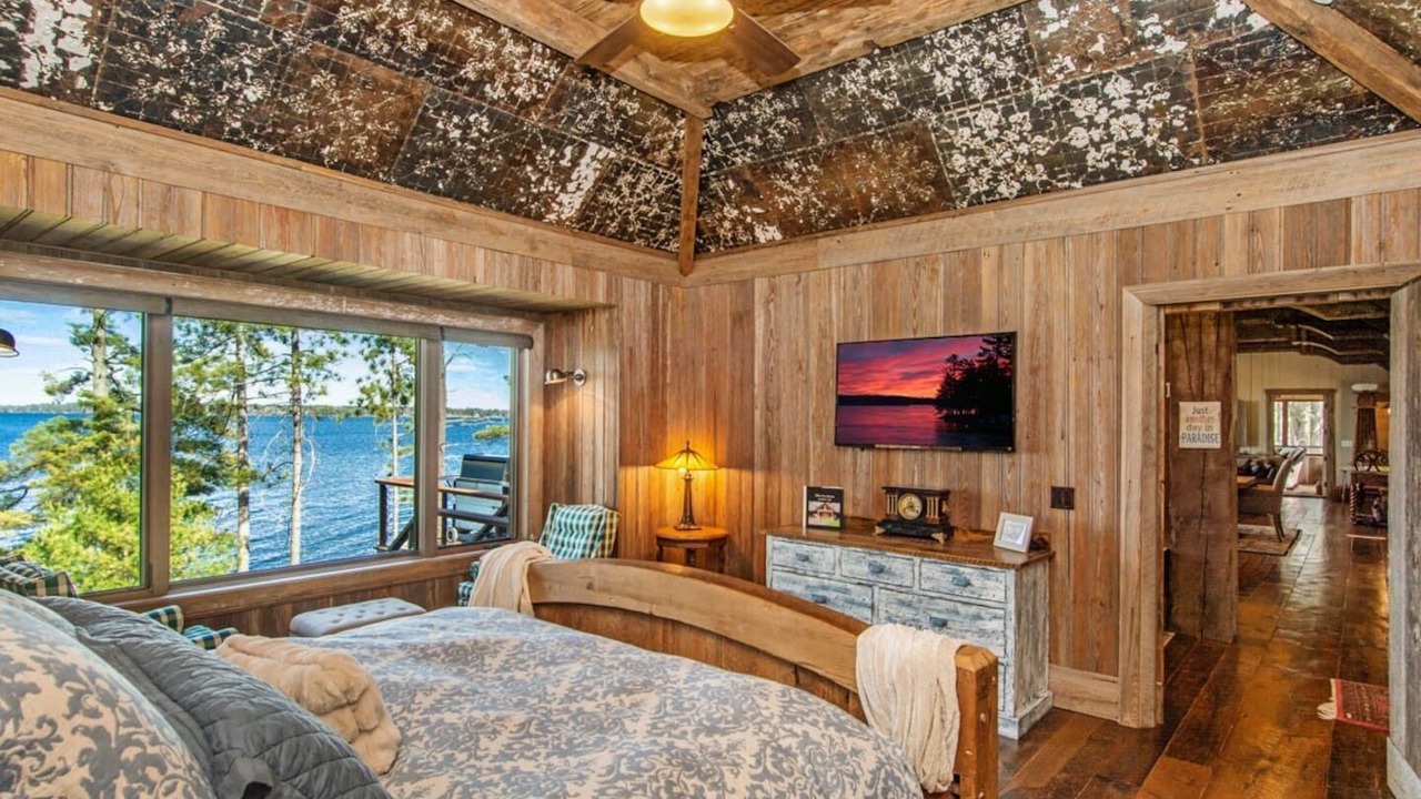 Photo of Bedroom in Lake Shore